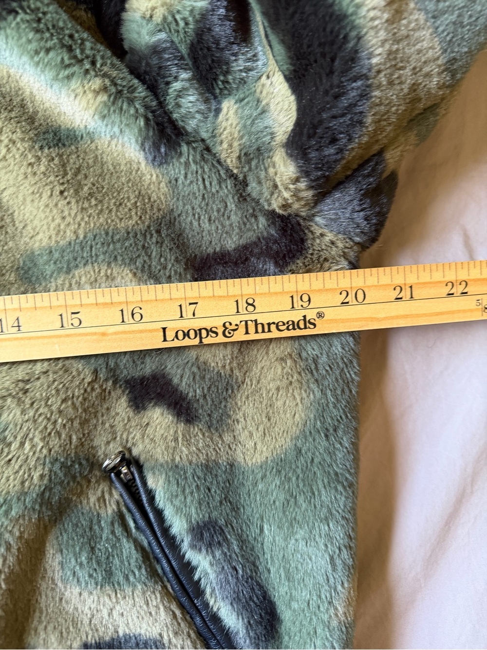 Peyton Jensen Green & Black Camouflage Faux Fur Fuzzy Sherpa Bomber Jacket Large - Picture 6 of 9